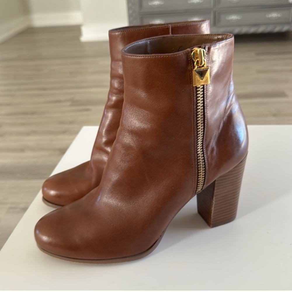 Michael Kors Margaret Bootie Ankle Boots gently used condition side zip